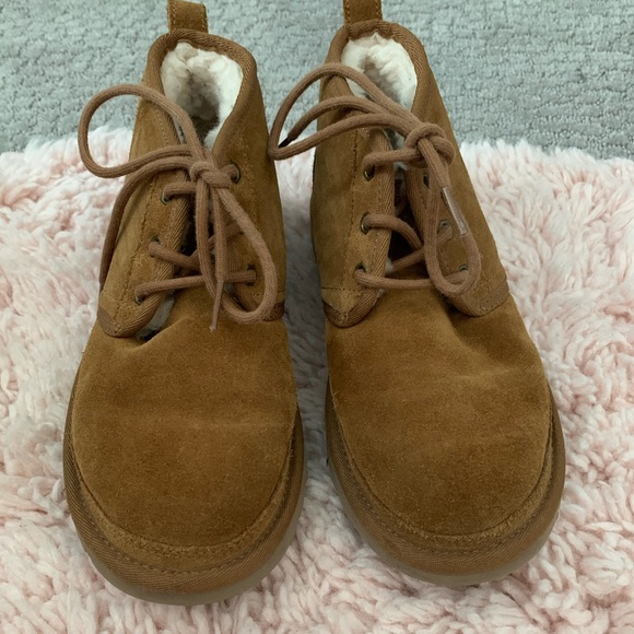 UGG - Picture 1 of 5